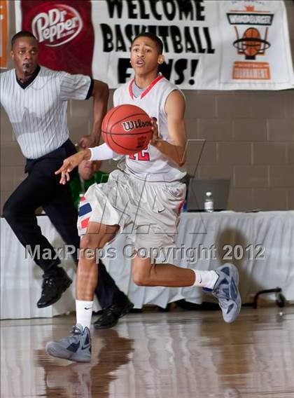Thumbnail 2 in Naaman Forest vs. Northwest (Whataburger Tournament) photogallery.