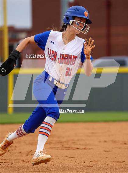 Thumbnail 2 in DeSoto Central vs. Madison Central (MSHAA 6A Round 2) photogallery.