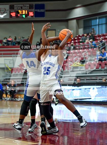 Thumbnail 2 in Star City vs. Harrison (AAA 4A State Round Two) photogallery.