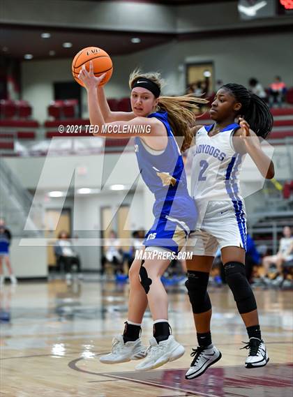 Thumbnail 3 in Star City vs. Harrison (AAA 4A State Round Two) photogallery.