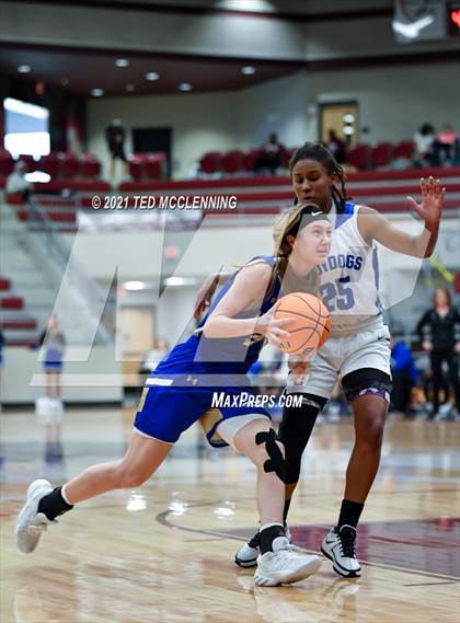 Thumbnail 2 in Star City vs. Harrison (AAA 4A State Round Two) photogallery.