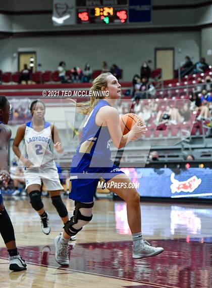 Thumbnail 2 in Star City vs. Harrison (AAA 4A State Round Two) photogallery.
