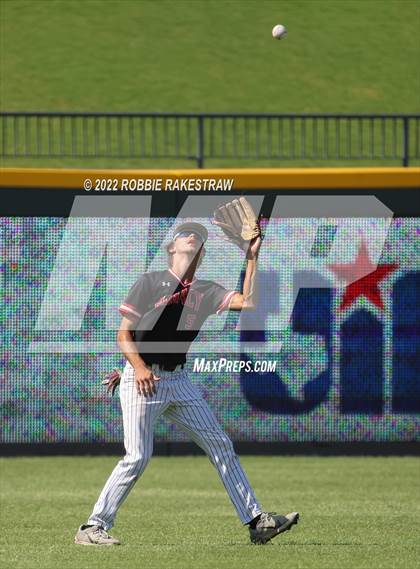 Thumbnail 2 in Friendswood vs. Mansfield Legacy (UIL 5A Baseball Semifinal) photogallery.