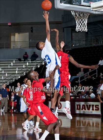 Thumbnail 3 in Bishop Dunne @ Wilmer-Hutchins (DJH5 Holiday Showcase) photogallery.