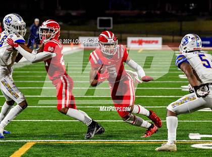 Thumbnail 2 in Serra vs. Mater Dei (CIF State Open DIV Championship) photogallery.