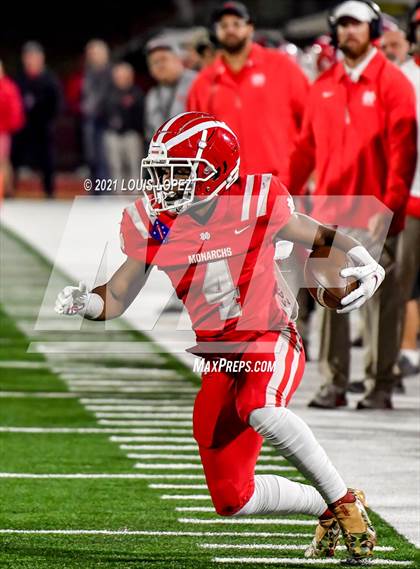 Thumbnail 2 in Serra vs. Mater Dei (CIF State Open DIV Championship) photogallery.
