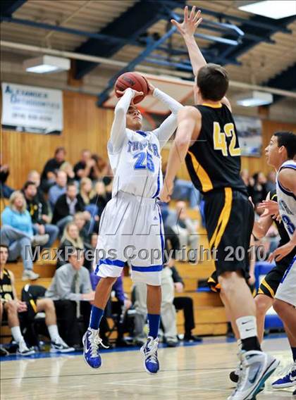 Thumbnail 2 in Rocklin vs Del Oro (Rocklin Holiday Tournament) photogallery.