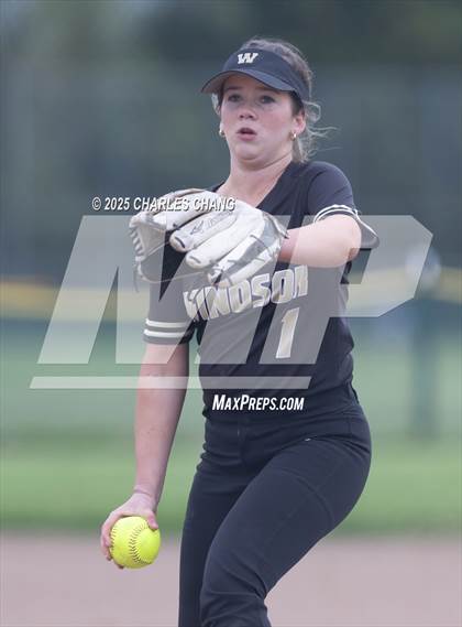 Thumbnail 1 in Windsor @ Rancho Cotate photogallery.