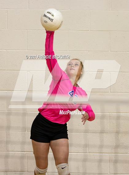 Thumbnail 3 in Lindsay vs Windthorst (Nocona Tournament) photogallery.
