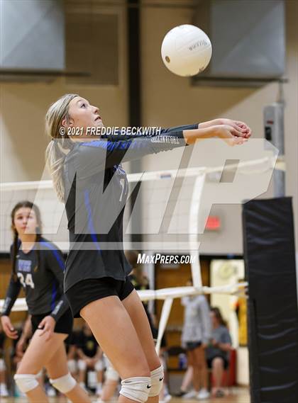 Thumbnail 1 in Lindsay vs Windthorst (Nocona Tournament) photogallery.