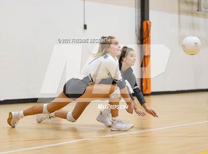 Thumbnail 1 in Lindsay vs Windthorst (Nocona Tournament) photogallery.