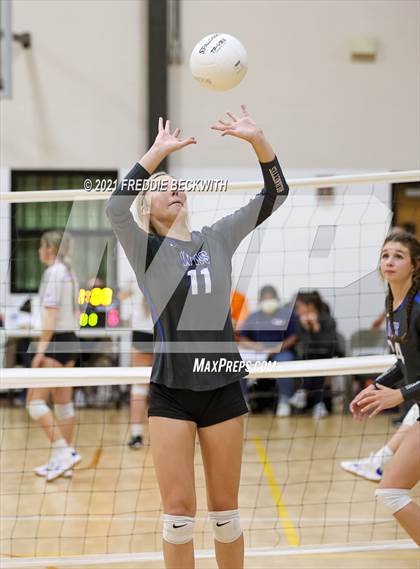 Thumbnail 2 in Lindsay vs Windthorst (Nocona Tournament) photogallery.