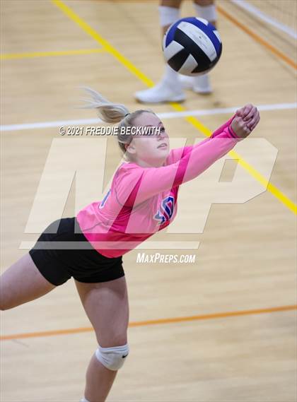 Thumbnail 3 in Lindsay vs Windthorst (Nocona Tournament) photogallery.