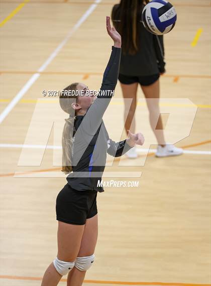 Thumbnail 1 in Lindsay vs Windthorst (Nocona Tournament) photogallery.