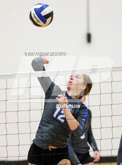 Thumbnail 3 in Lindsay vs Windthorst (Nocona Tournament) photogallery.