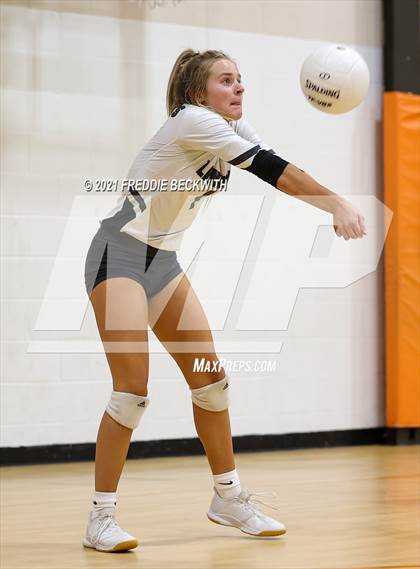 Thumbnail 1 in Lindsay vs Windthorst (Nocona Tournament) photogallery.