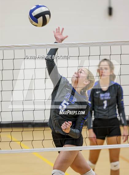 Thumbnail 2 in Lindsay vs Windthorst (Nocona Tournament) photogallery.