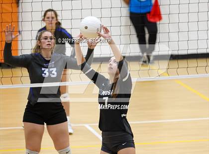 Thumbnail 1 in Lindsay vs Windthorst (Nocona Tournament) photogallery.