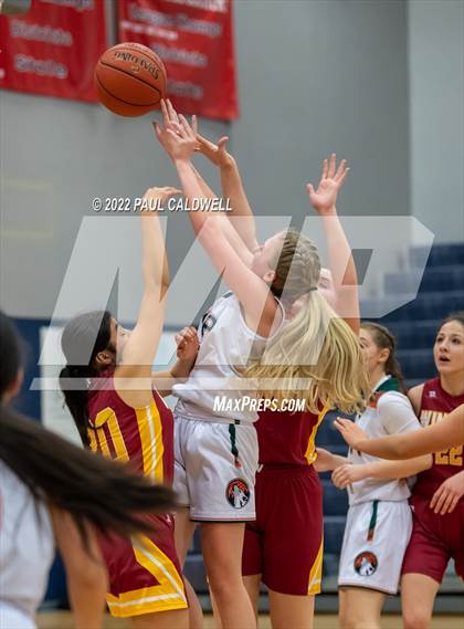 Thumbnail 2 in Morton/White Pass vs. Winlock (WIAA 2B District Playoff) photogallery.