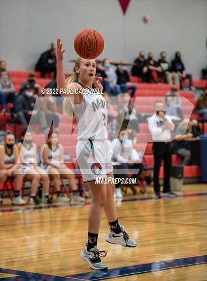 Thumbnail 3 in Morton/White Pass vs. Winlock (WIAA 2B District Playoff) photogallery.