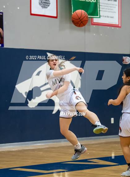 Thumbnail 3 in Morton/White Pass vs. Winlock (WIAA 2B District Playoff) photogallery.