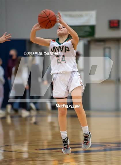 Thumbnail 2 in Morton/White Pass vs. Winlock (WIAA 2B District Playoff) photogallery.