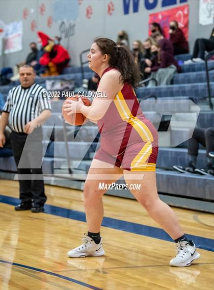 Thumbnail 1 in Morton/White Pass vs. Winlock (WIAA 2B District Playoff) photogallery.