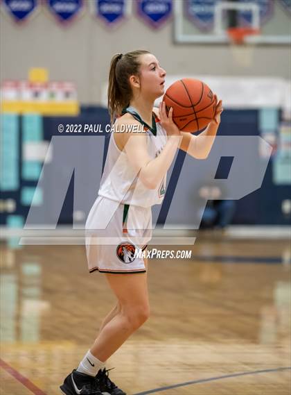 Thumbnail 2 in Morton/White Pass vs. Winlock (WIAA 2B District Playoff) photogallery.