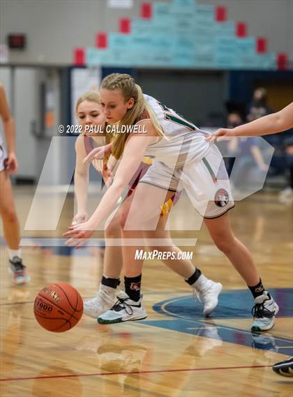 Thumbnail 2 in Morton/White Pass vs. Winlock (WIAA 2B District Playoff) photogallery.