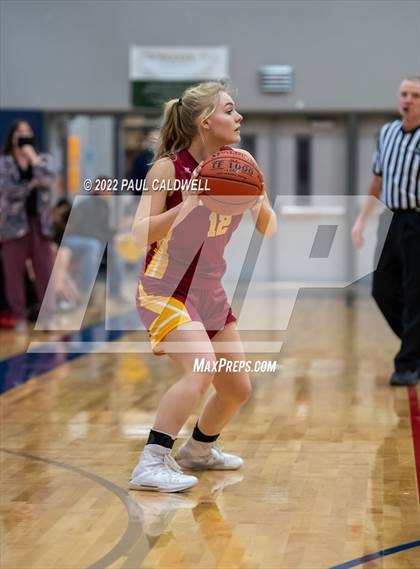 Thumbnail 2 in Morton/White Pass vs. Winlock (WIAA 2B District Playoff) photogallery.