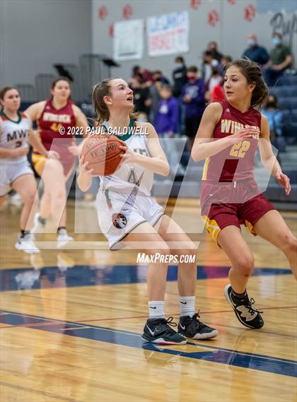Thumbnail 2 in Morton/White Pass vs. Winlock (WIAA 2B District Playoff) photogallery.