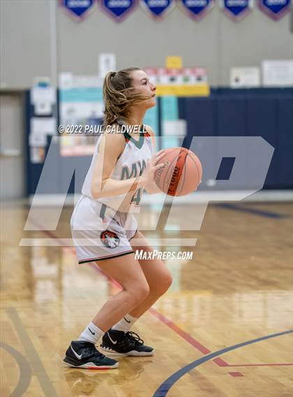Thumbnail 2 in Morton/White Pass vs. Winlock (WIAA 2B District Playoff) photogallery.