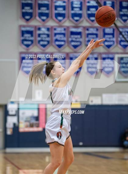 Thumbnail 2 in Morton/White Pass vs. Winlock (WIAA 2B District Playoff) photogallery.