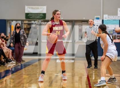 Thumbnail 2 in Morton/White Pass vs. Winlock (WIAA 2B District Playoff) photogallery.