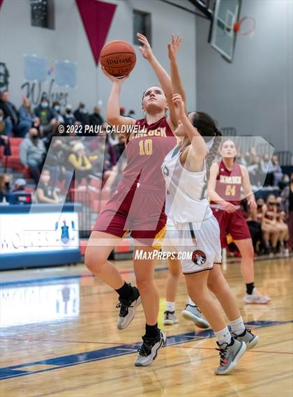 Thumbnail 2 in Morton/White Pass vs. Winlock (WIAA 2B District Playoff) photogallery.