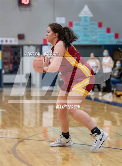 Thumbnail 2 in Morton/White Pass vs. Winlock (WIAA 2B District Playoff) photogallery.