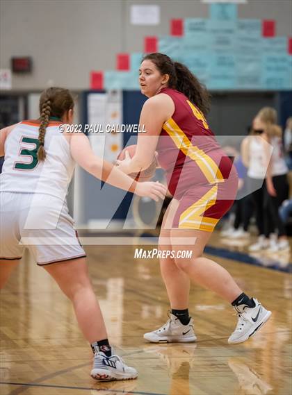Thumbnail 1 in Morton/White Pass vs. Winlock (WIAA 2B District Playoff) photogallery.