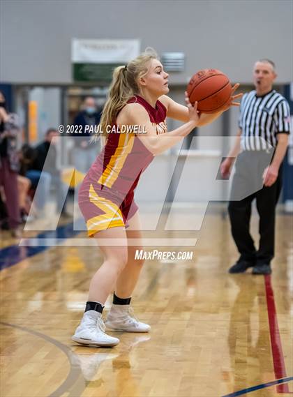 Thumbnail 3 in Morton/White Pass vs. Winlock (WIAA 2B District Playoff) photogallery.