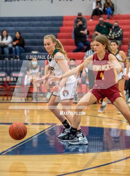 Thumbnail 2 in Morton/White Pass vs. Winlock (WIAA 2B District Playoff) photogallery.