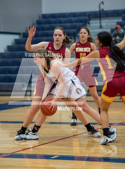 Thumbnail 3 in Morton/White Pass vs. Winlock (WIAA 2B District Playoff) photogallery.