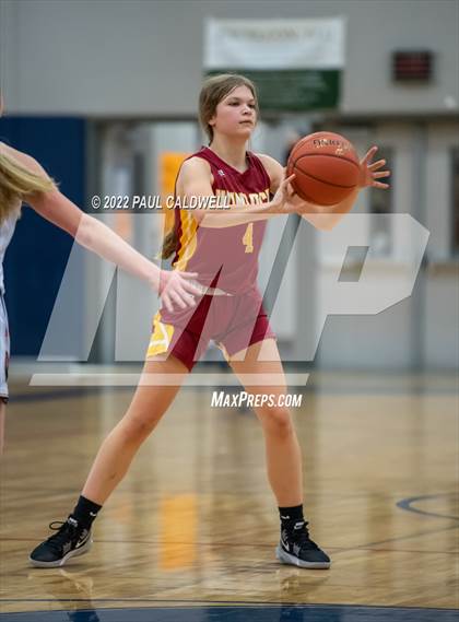 Thumbnail 2 in Morton/White Pass vs. Winlock (WIAA 2B District Playoff) photogallery.