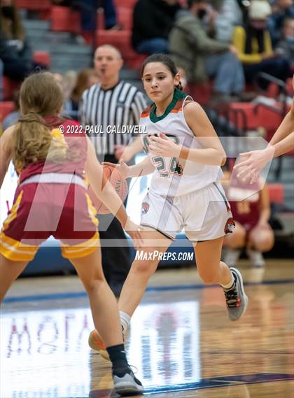 Thumbnail 3 in Morton/White Pass vs. Winlock (WIAA 2B District Playoff) photogallery.