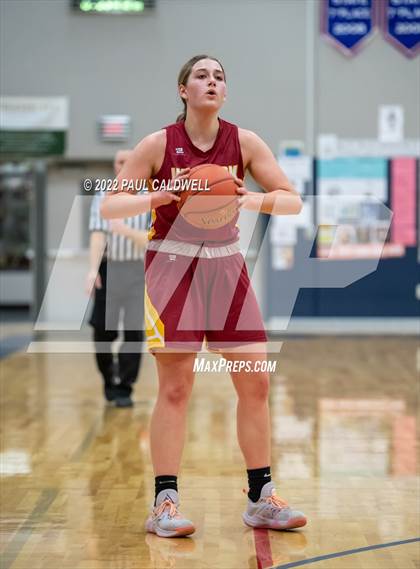 Thumbnail 2 in Morton/White Pass vs. Winlock (WIAA 2B District Playoff) photogallery.