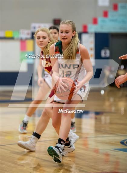 Thumbnail 3 in Morton/White Pass vs. Winlock (WIAA 2B District Playoff) photogallery.
