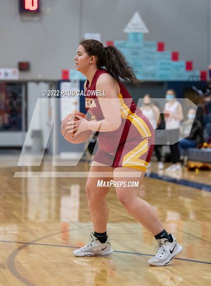 Thumbnail 1 in Morton/White Pass vs. Winlock (WIAA 2B District Playoff) photogallery.