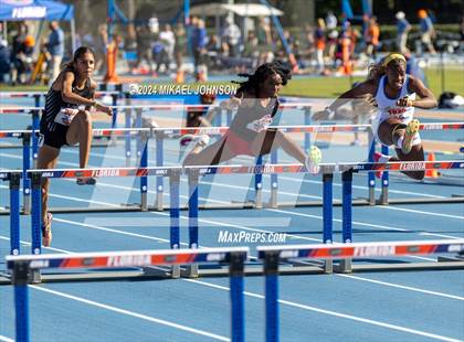 Thumbnail 2 in UF Relays (Friday) photogallery.