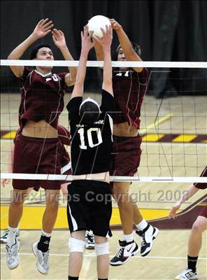 Thumbnail 3 in Oak Park vs Oaks Christian (CIF SS D4 Final) photogallery.