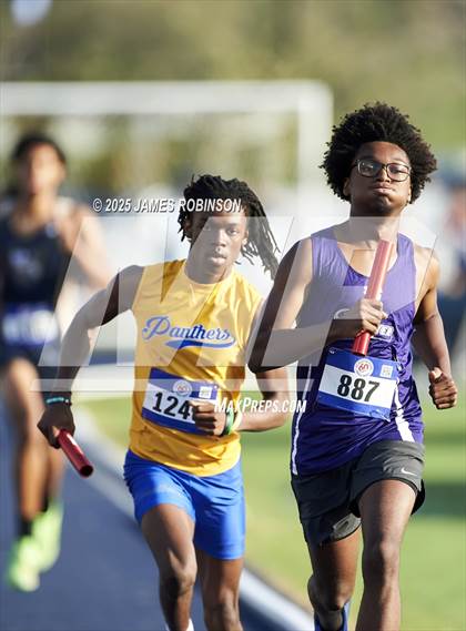 Thumbnail 1 in Bob Hayes Invitational (4x1600) photogallery.