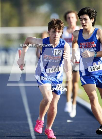 Thumbnail 2 in Bob Hayes Invitational (4x1600) photogallery.