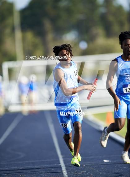 Thumbnail 3 in Bob Hayes Invitational (4x1600) photogallery.